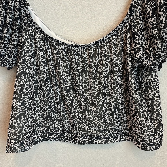 NWT Abound Puff Sleeve Cow Print Top Size Large - Picture 8 of 9
